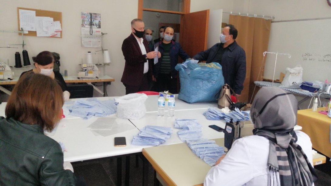 Keşap M. Akif Ersoy Halk Eğitimi Merkezi bünyesinde Keşap Belediyesi ile İş Birliği Yapılarak Maske Üretimine Başlandı.